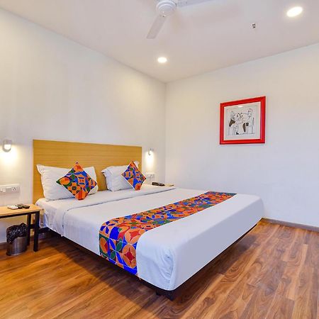 Fabhotel Ny Townhouse Ahmedabad Exterior foto